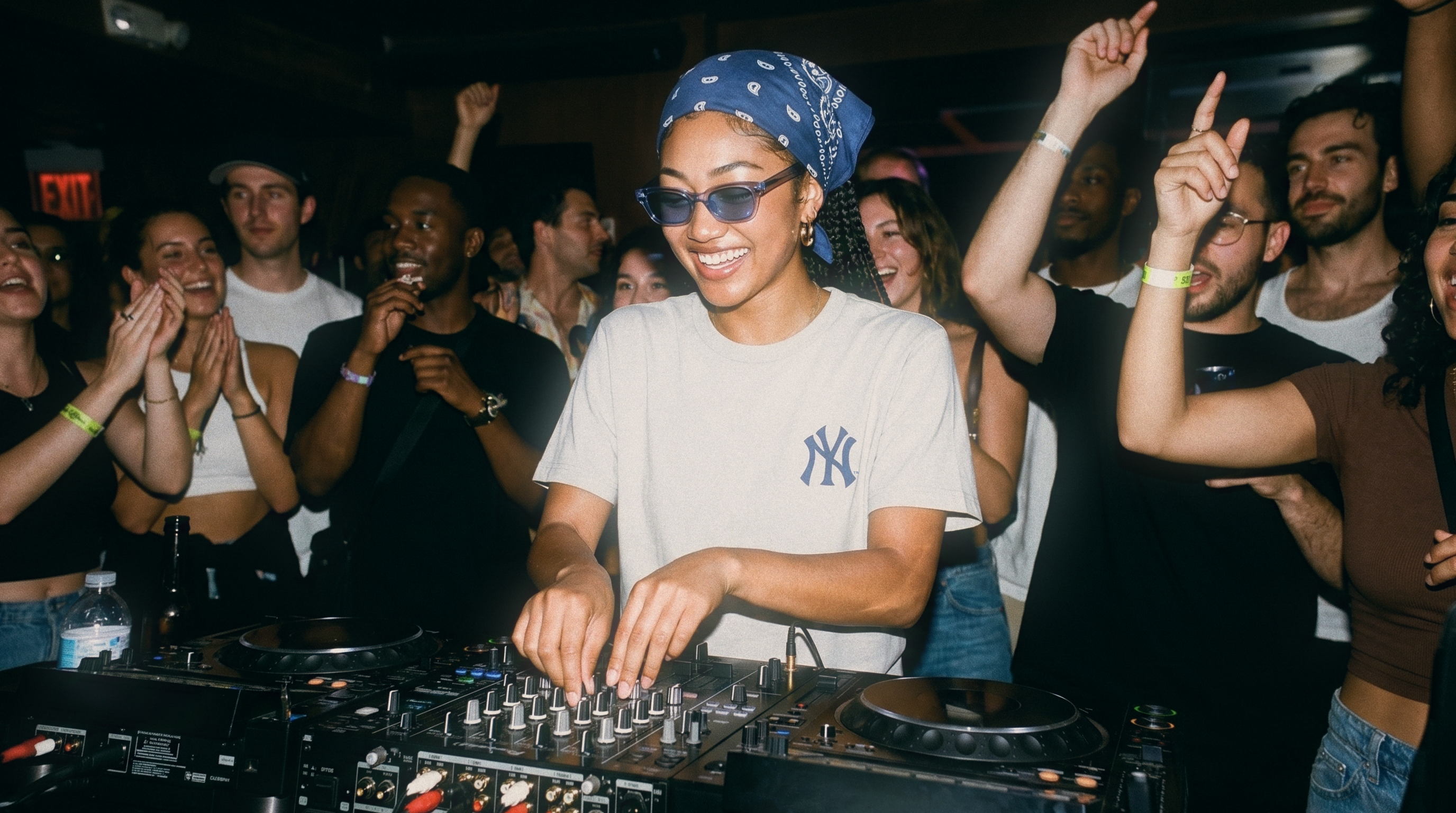 FRANK SINATRA x YANKEES DOVE DUKE TEE