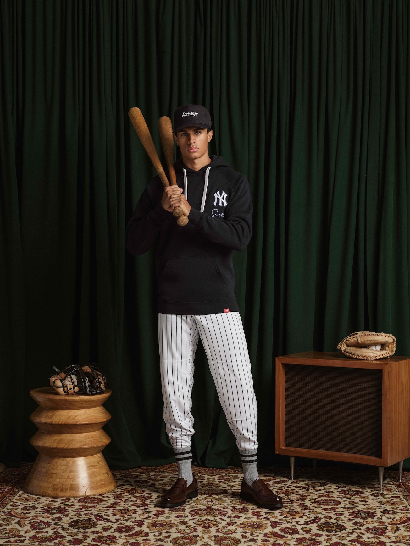 CENTER FIELD FRANK SINATRA x NYY OLSEN HOODIE